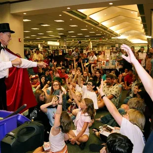 Rob does magic at Barnes &amp; Noble