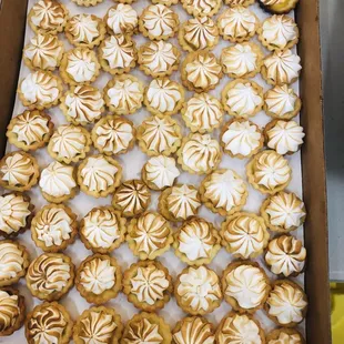 You need these lemon meringue tarts at you next event!