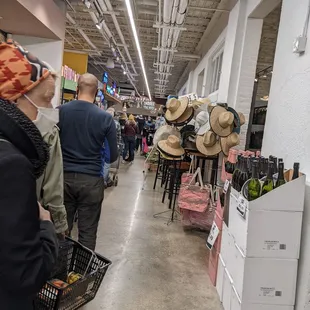 the lines keep getting longer and longer. 7:30 pm on a Monday. 20-30 min wait.