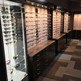 Dr. Zoellner&apos;s has the best selection of eye glasses, and the best prices in Tulsa!