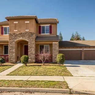 Gorgeous Clovis home only $344,500!   Call me today for info! Robert Mitchell, Realtor (559) 250-3442
