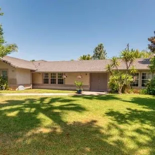 Bullard High Beauty! Call Robert at (559) 250-3442