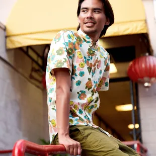 Roberta Oaks modern aloha shirt. Made in Hawaii.