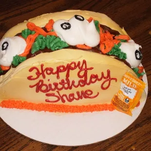 Roberto&apos;s Taco Cake