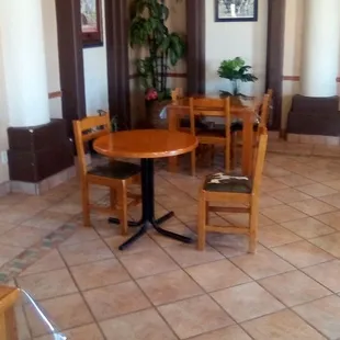 Inside Roberto&apos;s Mexican Food: Good for casual dining. Order up front and they call your number when ready.