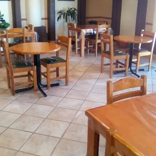 Inside Roberto&apos;s Mexican Food. Roomy, comfortable, and clean.