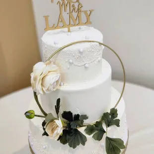 Simple but Classy 2 tier Wedding Cake.