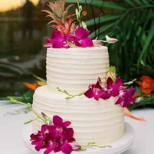 Beautiful Hawaiian themed cake.