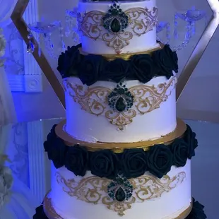 Free cake sampling. 
4 tier wedding cake
Gorgeous