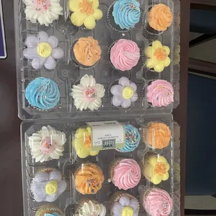 We asked for spring cupcakes, and they did not disappoint! Super cute! 1/2 vanilla and 1/2 chocolate