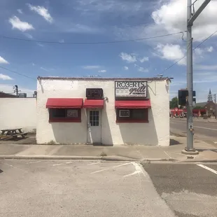 the outside of the restaurant