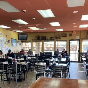 Here the main dining area to the right of the entrance.