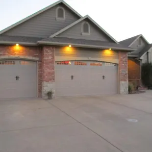 Vintage 3000 Short Panel Bead Board with Decor windows and handles