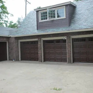 Vintage 3000 Short Panel Bead Board Design with Decorative windows
