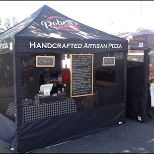 I've arrived at Mahany Park to enjoy the weekly farmers market, and delicious pizza from Robert's Pizza Oven