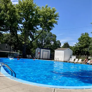 It&apos;s a beautiful day at Robin Hill Pool!