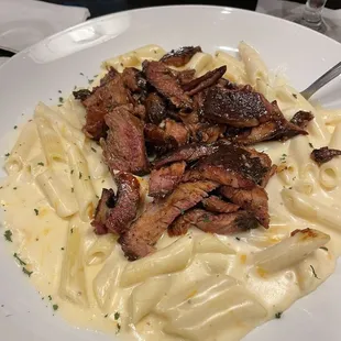 St Louis Ribs on Mac N Cheese