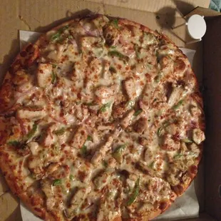 The most amazing garlic chicken pizza...ever!