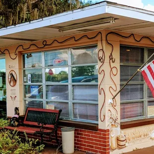 Proudly displays Old Glory