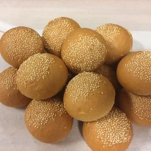 Sesame seeds dinner rolls
