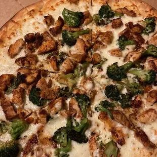 The Alfredo and Broccoli pizza