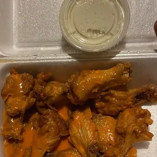 Mild buffalo wings dry and tasteless