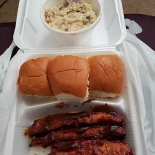 St. Louis Ribs Combo plate- 2 sides and a roll
