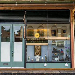 The front of the gallery on Maunakea Street, facing the entrance to Maunakea Marketplace