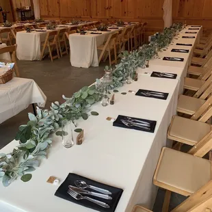 Head table. Decorated by Roca Ridge Events.