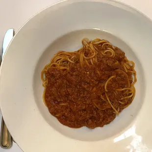 a plate of spaghetti and meat sauce