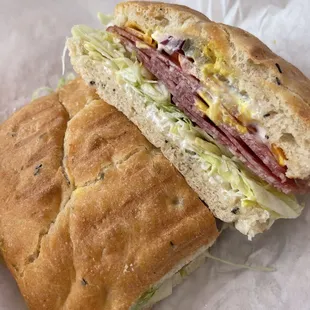 Salami Deli Sandwich w focaccia bread.