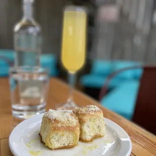 Garlic bread and a Bellini