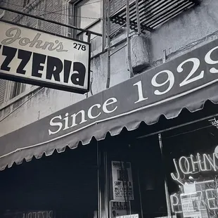 Another cool photo of an old Pizza Shop in NY