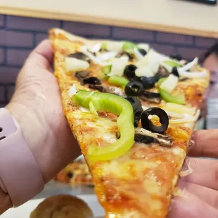 Veggie pizza.. coming thru!