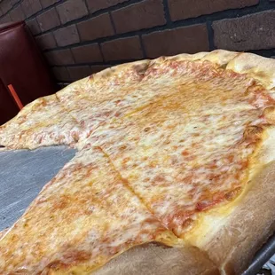 Yummy cheese pizza!!
