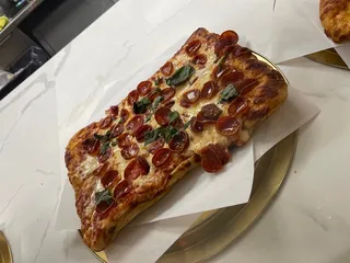 Fat Moe's Pizza & Wings