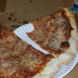 Yummy cheese pizza!!