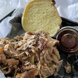 Pulled pork &amp; sauce