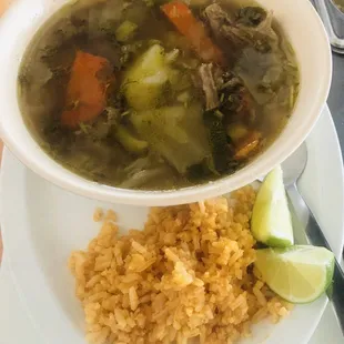 DELICIOSO CALDO DE RES CON ARROZ