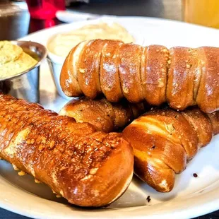Bavarian Pretzels brushed w/garlic butter. Queso blanco dip, spicy mustard. Super gOOd!