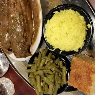 Turkey wings and rice and string beans and corn bread !!!