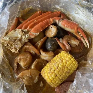 Build your own combo snow crab and shrimp head off. Bomb roll sauce. Spicy