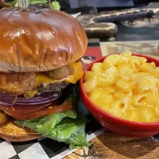 Knockin' On Heaven's Door burger and side of mac