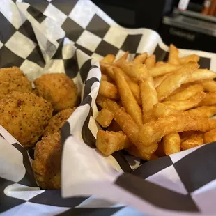 Happy hour Lemon pepper wings