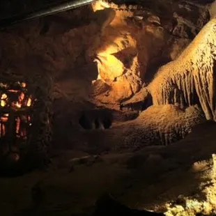 Local sites to be seen, Diamond Cavern