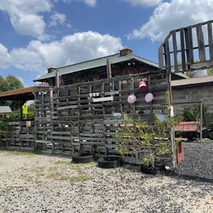 the outside of the restaurant