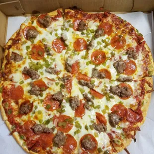 Extra large pepperoni sausage and green pepper