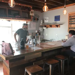 Bar!