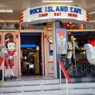 the entrance to the restaurant