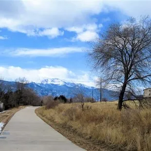 Views of the trail and mountains.